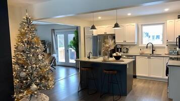 KylskÄp, mikrovÄgsugn, ugn och spishÀll