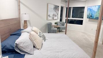 2 Schlafzimmer, Zimmersafe, Schreibtisch, Bügeleisen/Bügelbrett