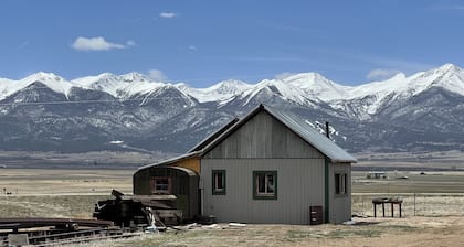 Historic Westcliffe Outpost Penthouse Apt 2bed/2bath