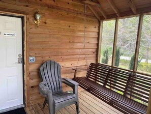 Property grounds - The Peaceful Pine Cabin (Trail Ansted)