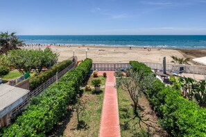 Beach - Beautiful apartment with garden overlooking the sea and close to Rome (Nettuno)
