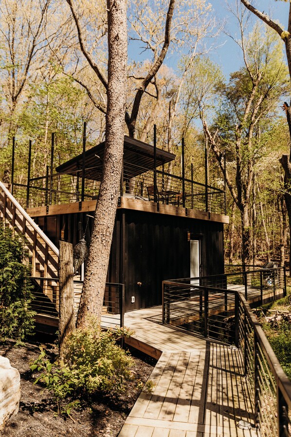 Terrace/patio - The Oaklyn Container ~ Hocking Hills ~ Hot tub ~ Firepit ~ Wifi (Logan)