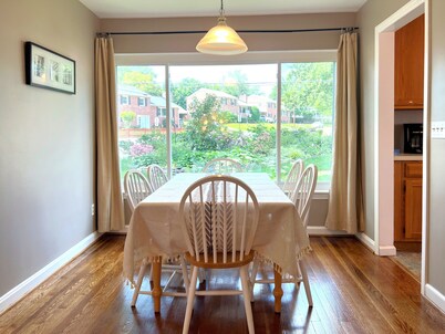 Entire Cozy 3 bedrooms Single Bungalow House in Arlington Near DC