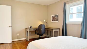 3 bedrooms, desk, free WiFi, bed sheets