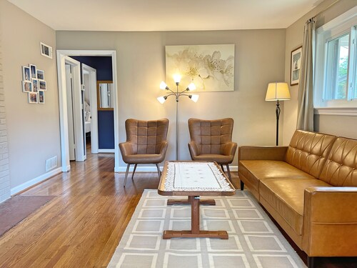 Entire Cozy 3 bedrooms Single Bungalow House in Arlington Near DC