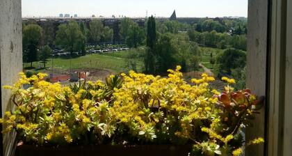 DESIGN WEEK quiet cosy flat, close to zona TORTONA/NAVIGLI, last floor, 2 rooms