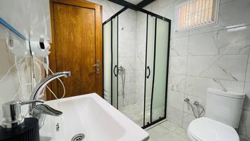 Shower, free toiletries, hair dryer, towels