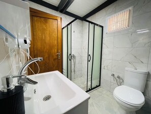 Shower, free toiletries, hair dryer, towels - Dibektaş Modi Bungalov (Sapanca)