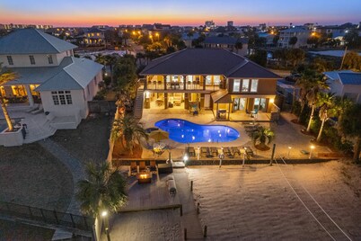 HARBOR OASIS-WATERFRONT/BOAT/PWC SLIPS/Dock/Pool/Spa/  Kayaks/Bikes/Volleyball++