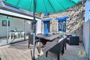 تناول الطعام بالخارج