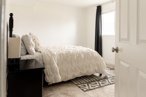 2 bedrooms, iron/ironing board, free WiFi, bed sheets