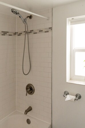 Combined shower/bathtub, hair dryer, towels, toilet paper