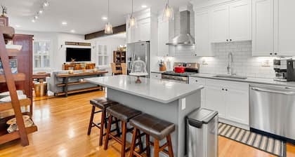 🎖The Ashmont Suite - Close to Subway + Downtown🎖
