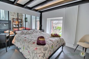 2 عدّة غرف نوم ومكواة/لوح كي وواي ف اي مجانًا وملاءات أسرّة