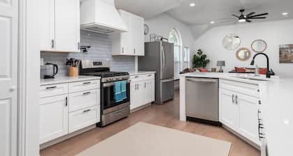 Remodeled home near historic downtown