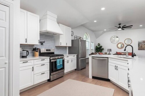 Newly remodeled home near Historic downtown