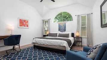 4 bedrooms, iron/ironing board, WiFi, bed sheets