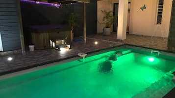 Ulkouima-allas, lämmitetty uima-allas