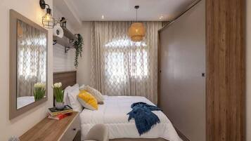 2 dormitoris, caixa forta a l'habitació i escriptori