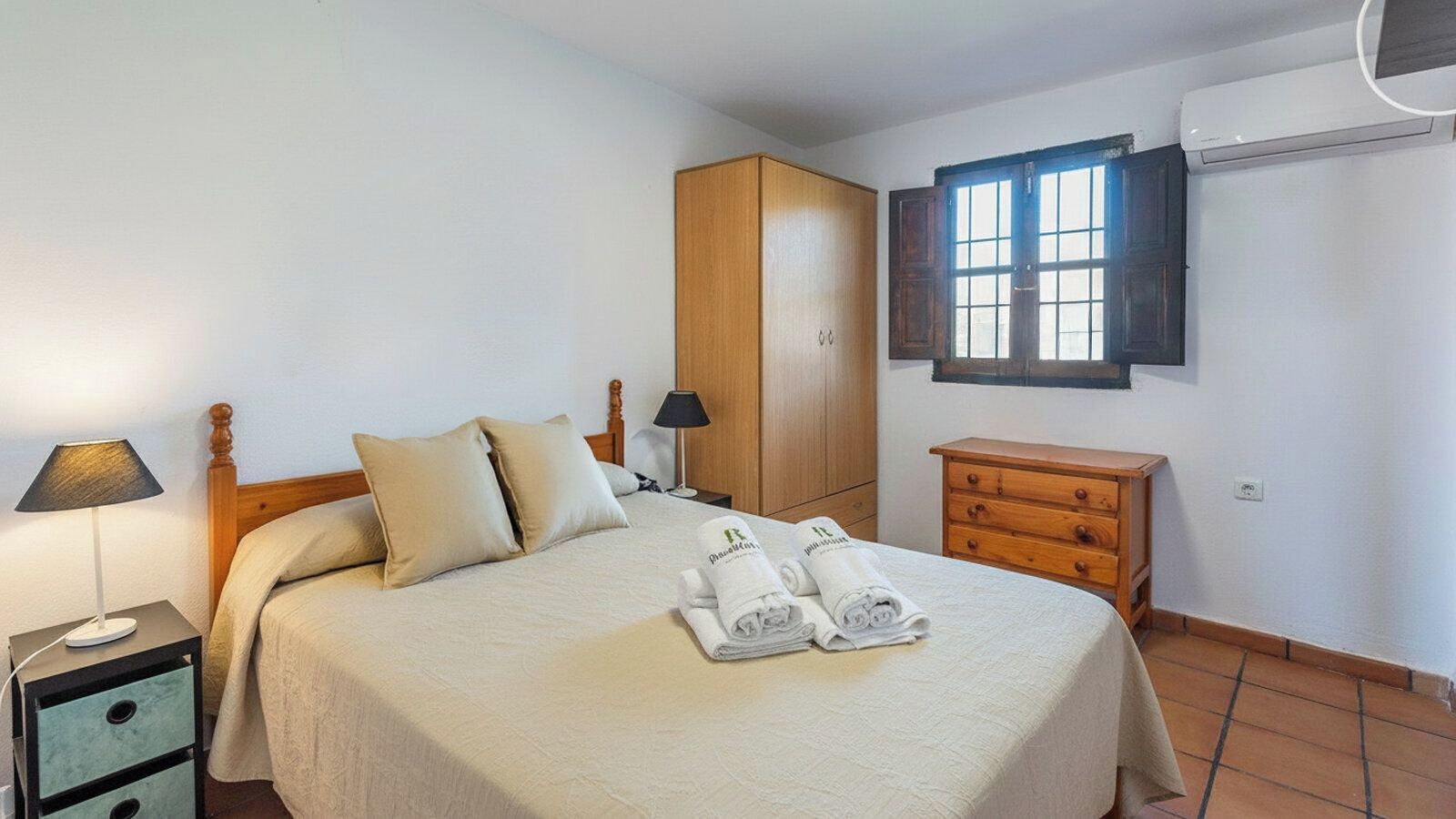 8 chambres, fer et planche à repasser, lit parapluie, Wi-Fi