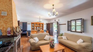 TV, fireplace, DVD player