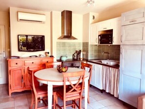 Private kitchen - Duplex Garden Apartment (Callian)