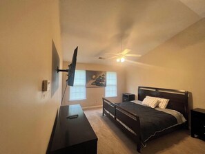 4 bedrooms, desk, iron/ironing board, free WiFi