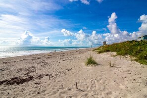 Beach nearby, sun-loungers, beach towels