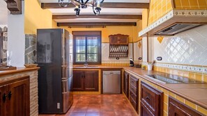 Fridge, microwave, oven, stovetop - Mayte Dreams Valle de Abdalajís by Ruralidays (Málaga)