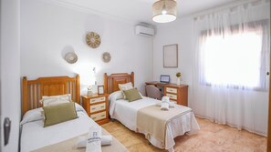 3 Schlafzimmer, Bügeleisen/Bügelbrett, Reisekinderbett, WLAN