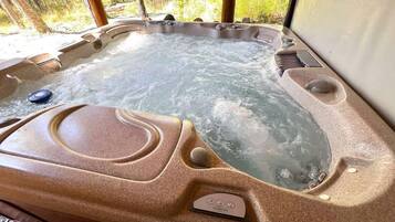 Bain à remous extérieur
