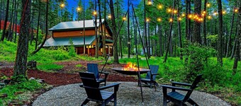 New! Big Mountain Basecamp, 4 Bed / 3 Bath w/ Private Hot Tub & Great Fire Pit!