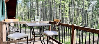 New! Big Mountain Basecamp, 4 Bed / 3 Bath w/ Private Hot Tub & Great Fire Pit!