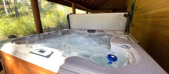 Private | Tranquil | Fire Pit & Hot Tub | New BBQ