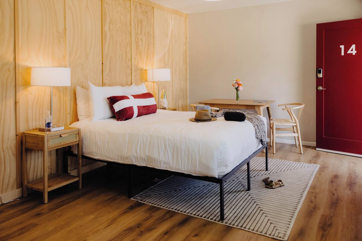 Deluxe Hygge Queen | Skrivebord, wi-fi (inkludert) og sengetøy
