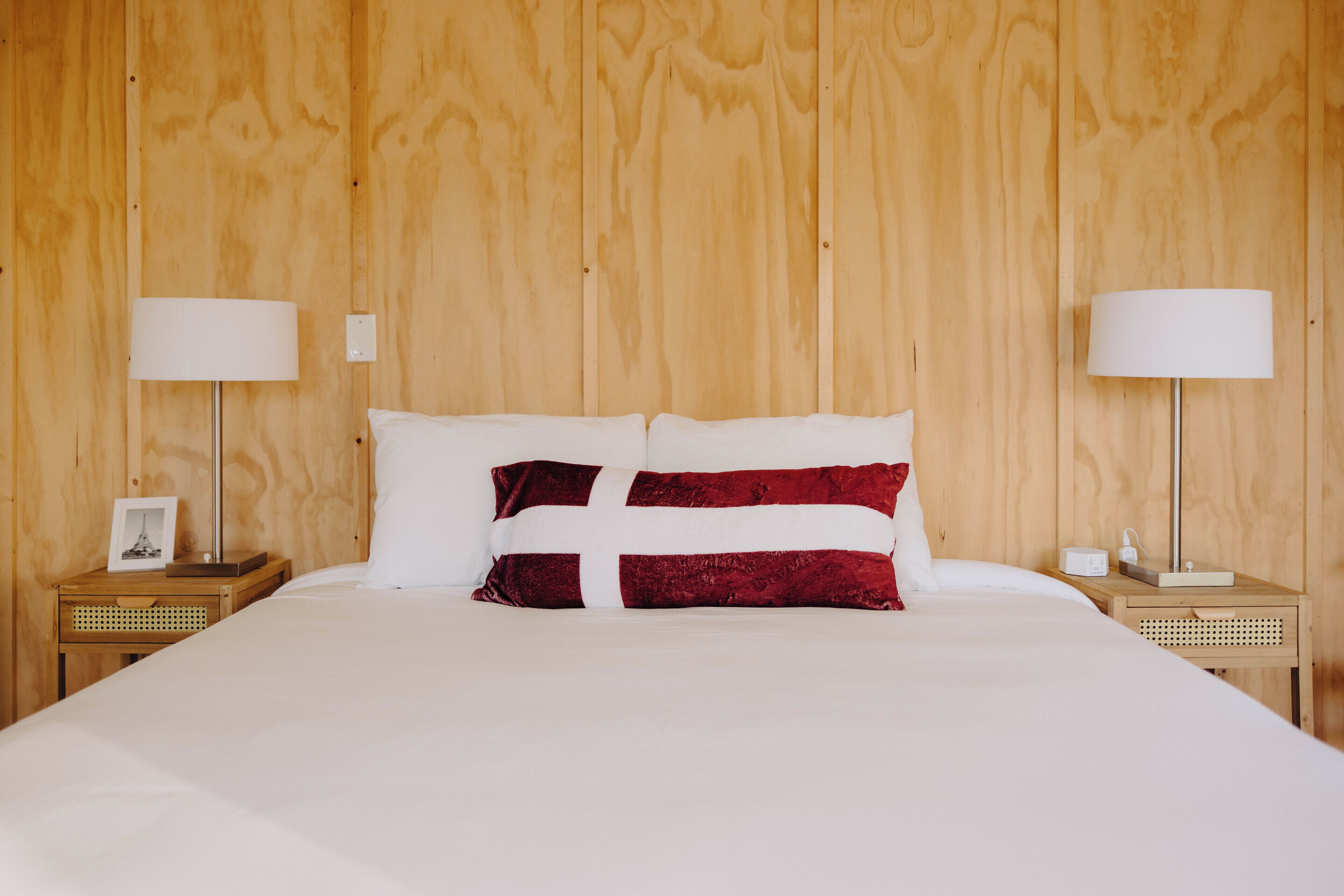 1 bedroom, desk, free wifi, bed sheets