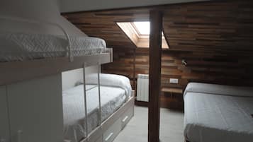 3 bedrooms, soundproofing, iron/ironing board, travel cot