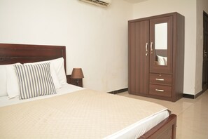 2 室のベッドルーム、アイロン / アイロン台、WiFi、ベッドシーツ