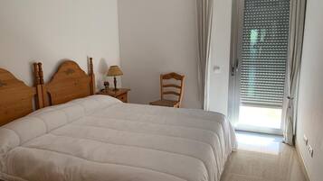 2 slaapkamers, een strijkplank/strijkijzer, gratis wifi, beddengoed