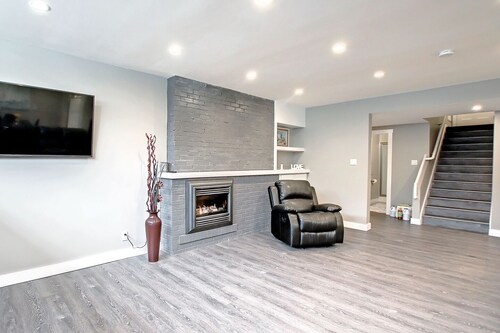 River Valley Modern High End Suite