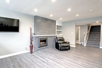 River Valley Modern High End Suite