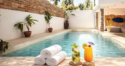 Spacious 2BR w/ Pool âą Walk to Beach & Town âą Quiet area