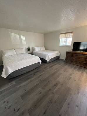 Studio Suite | Nệm cao su hoạt tính (memory foam), bàn ủi/dụng cụ ủi quần áo 