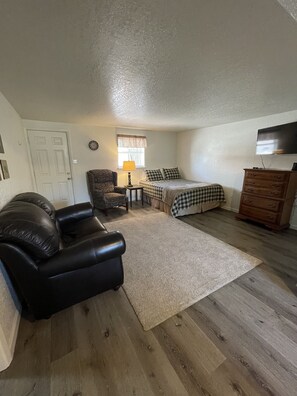 Studio | Memory foam beds, iron/ironing board, free cribs/infant beds - 3 Bears Condos (Ruidoso Downs)