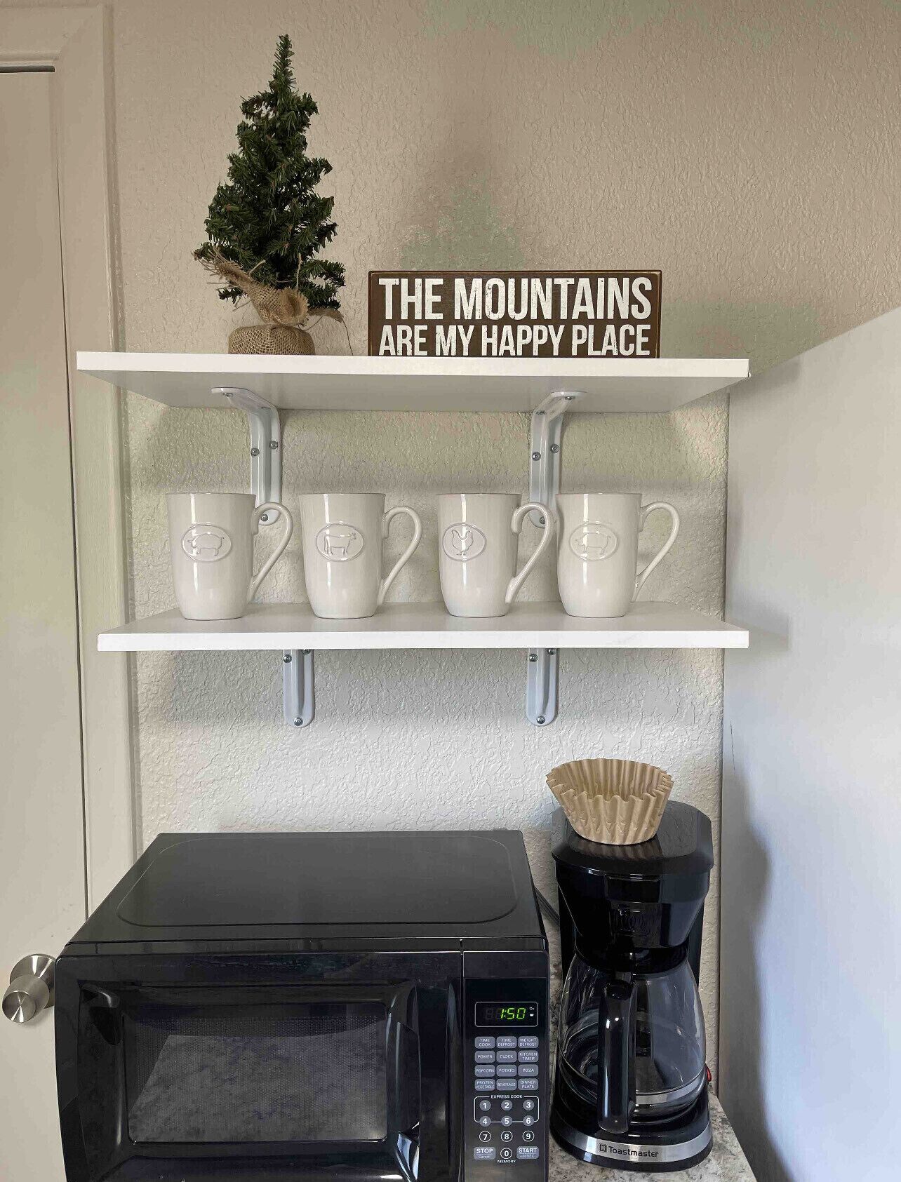 Cabin | Private kitchen | Full-sized fridge, microwave, oven, stovetop