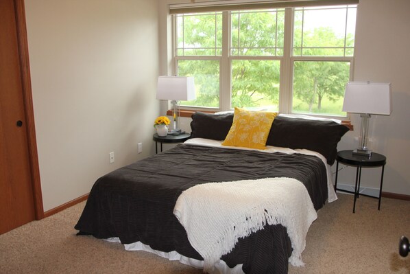 Fer et planche à repasser, Wi-Fi gratuit, draps fournis