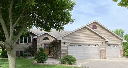 2.5 miles from EAA Airventure