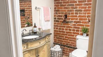 Shower, jetted tub, hair dryer, towels