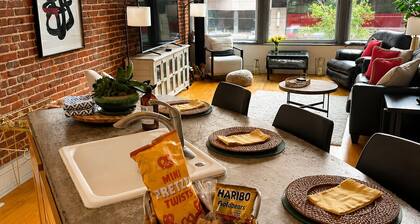 NEW LISTINGC Charming two bedroom apartment in the heart of downtown