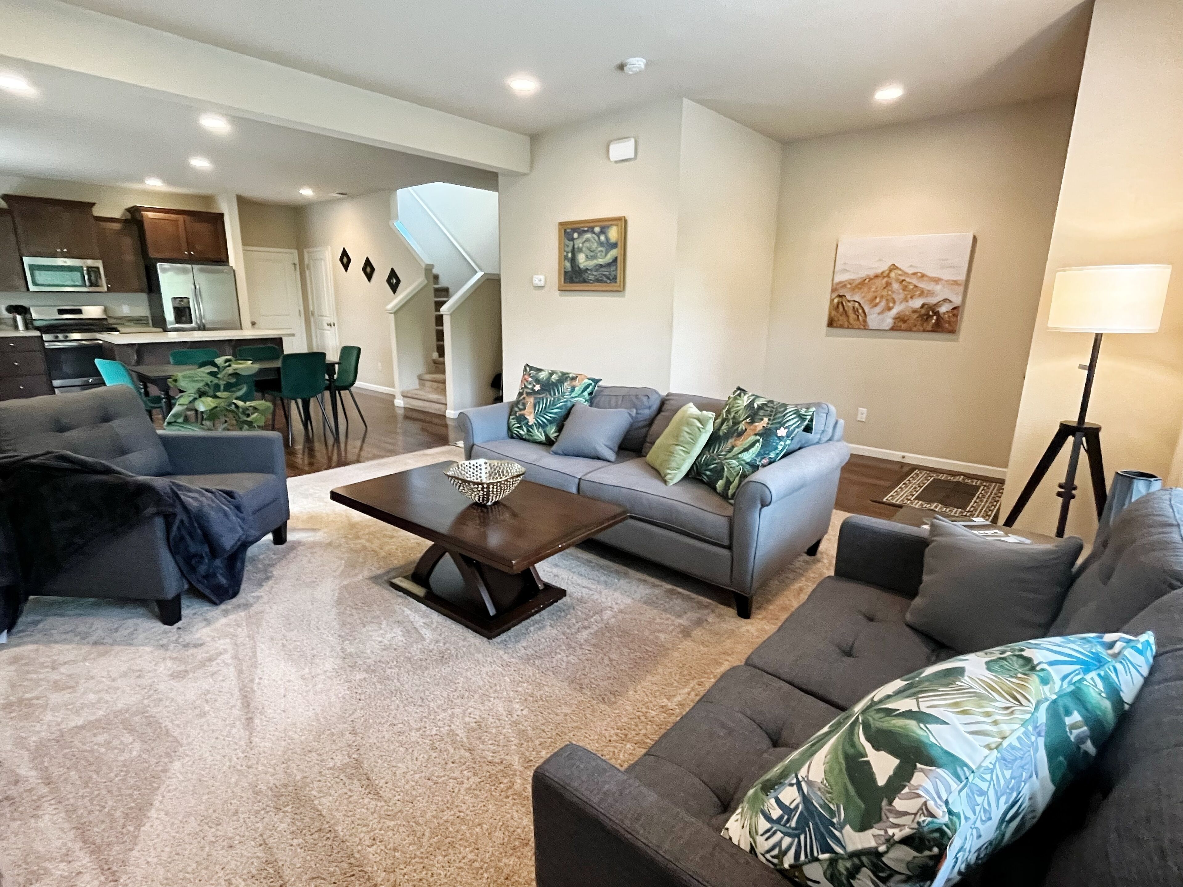 New Classic Family Home in Quiet Neighborhood next to PCC Rock Creek